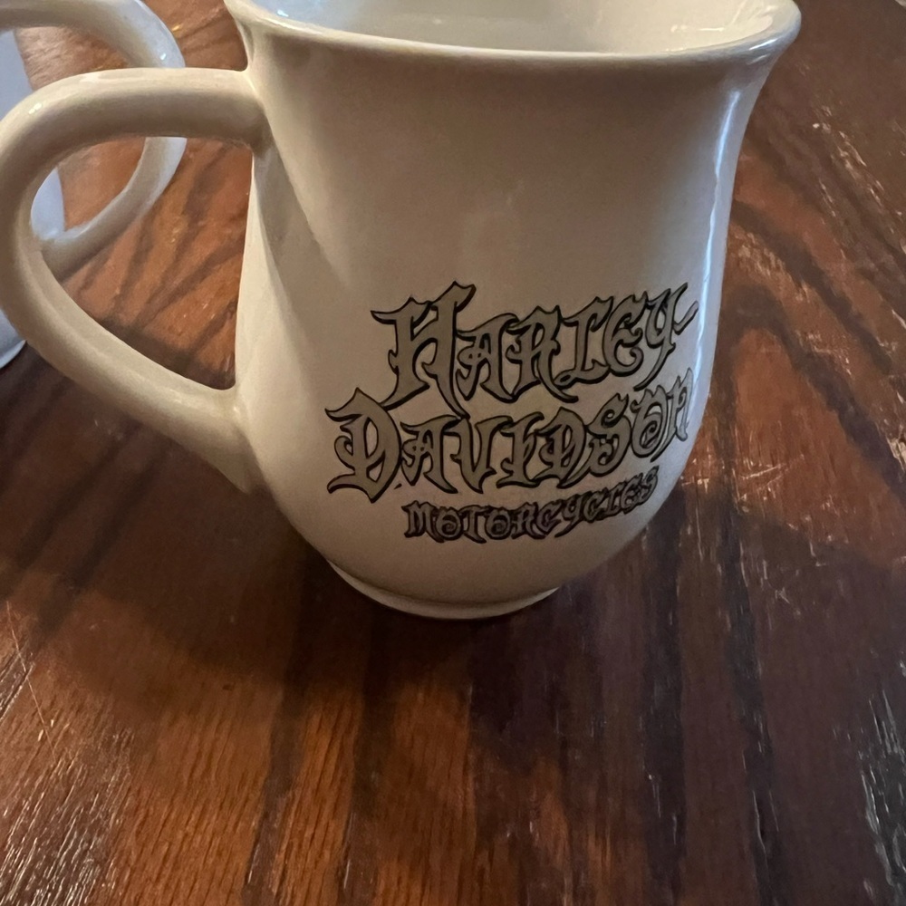 Harley-Davidson White Mugs with Black Logo - Picture 3 of 7